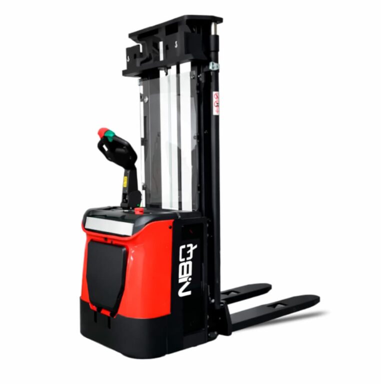 Apilador eléctrico para manejo de bebidas embotelladas